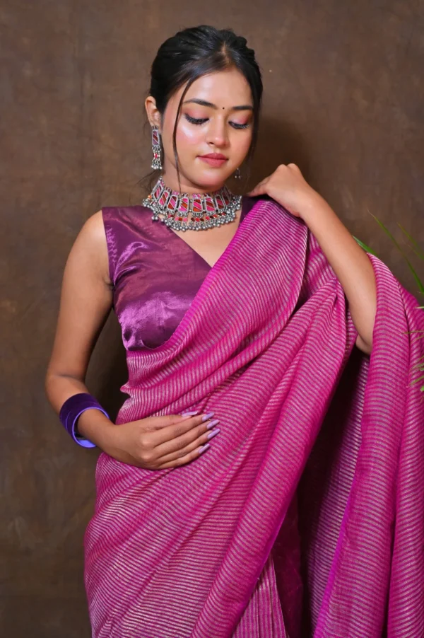 महज़बी – Handwoven Zari Linen Saree - Image 3