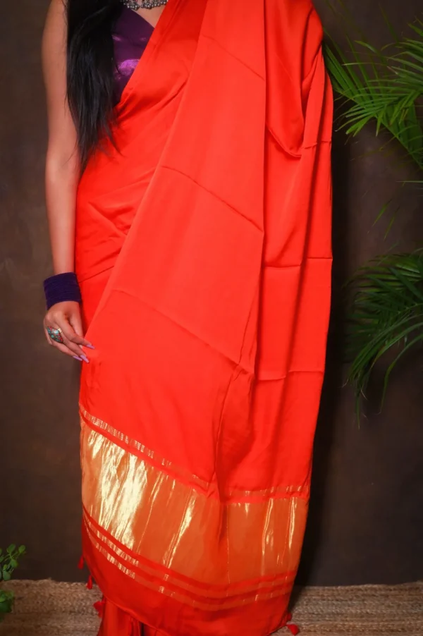 सोनतारा Handwoven Zari Linen Saree - Image 3