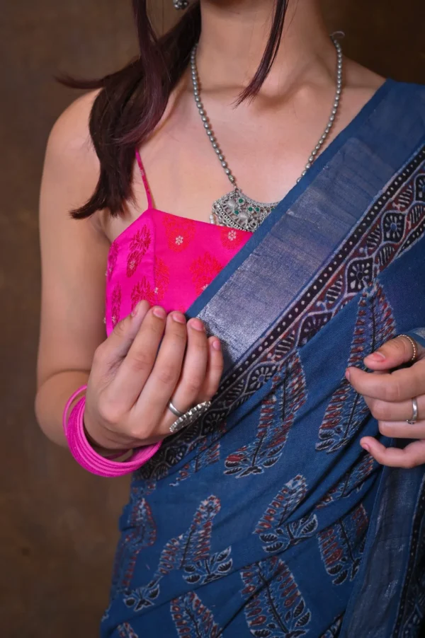 .कपास | Ajrakh Hand Block Printed Pure Cotton Linen Saree - Image 4
